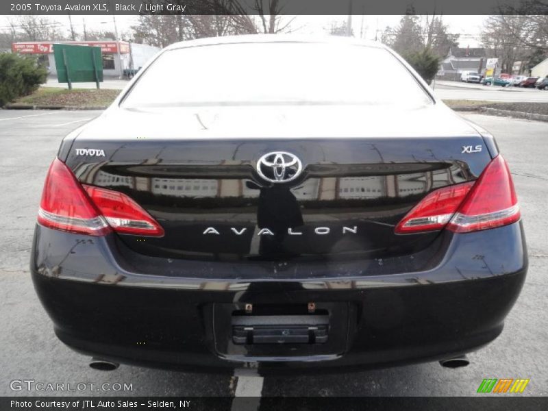 Black / Light Gray 2005 Toyota Avalon XLS