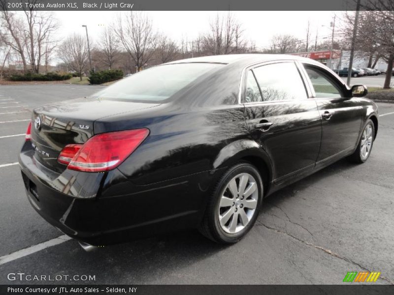 Black / Light Gray 2005 Toyota Avalon XLS