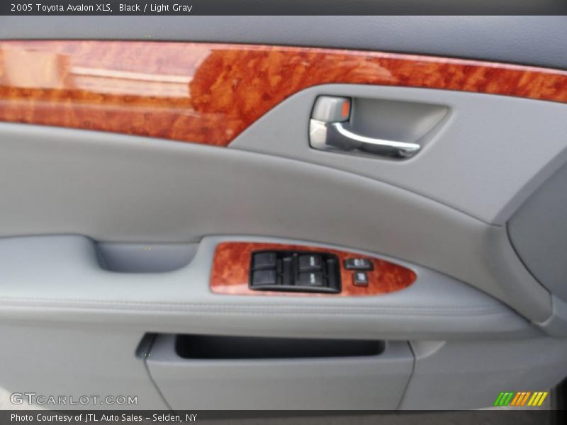Black / Light Gray 2005 Toyota Avalon XLS
