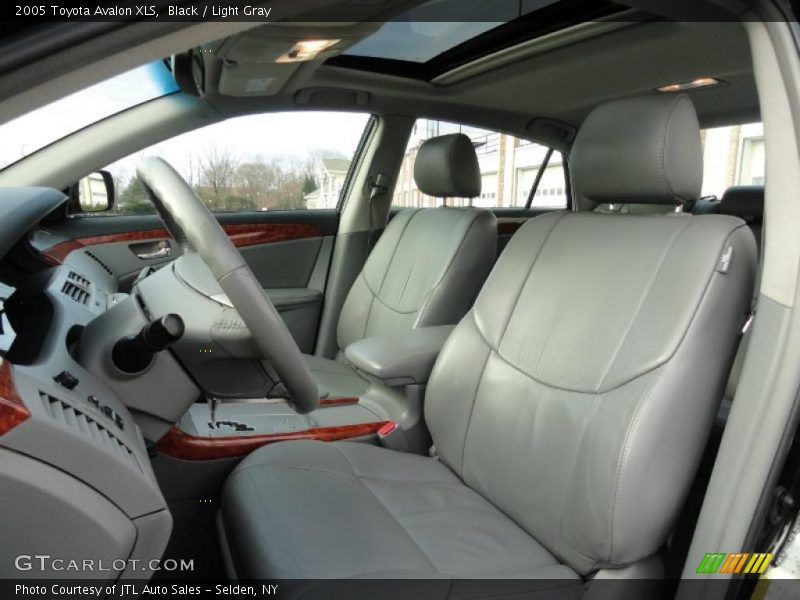 Black / Light Gray 2005 Toyota Avalon XLS