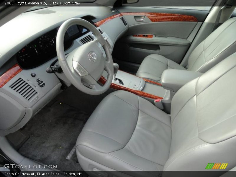 Black / Light Gray 2005 Toyota Avalon XLS