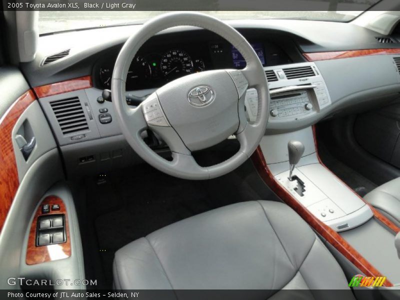 Black / Light Gray 2005 Toyota Avalon XLS