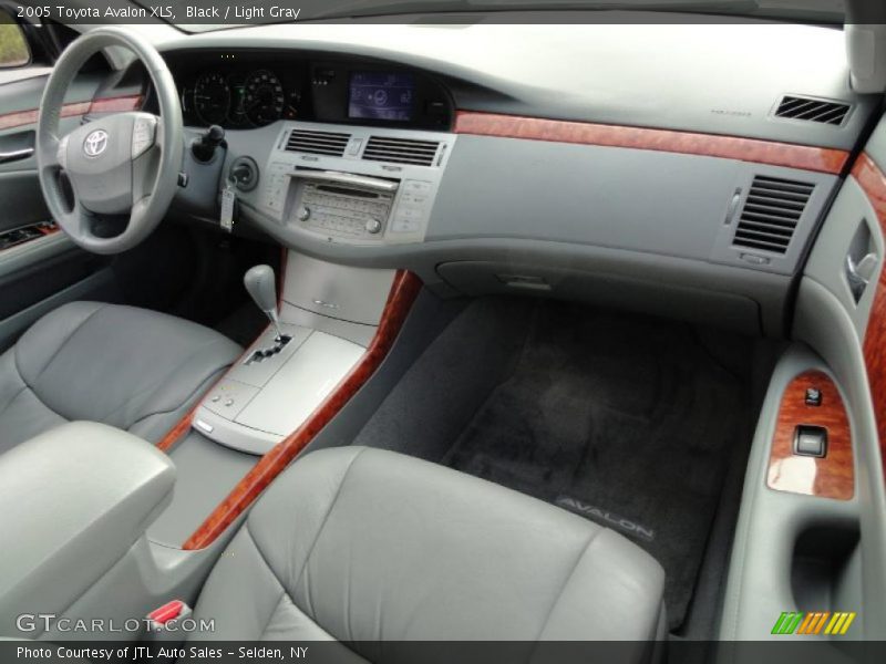 Black / Light Gray 2005 Toyota Avalon XLS