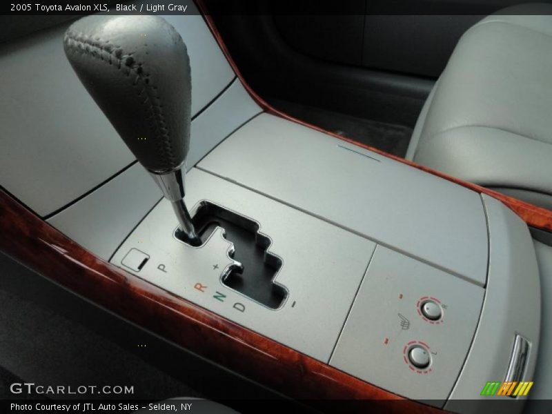 Black / Light Gray 2005 Toyota Avalon XLS
