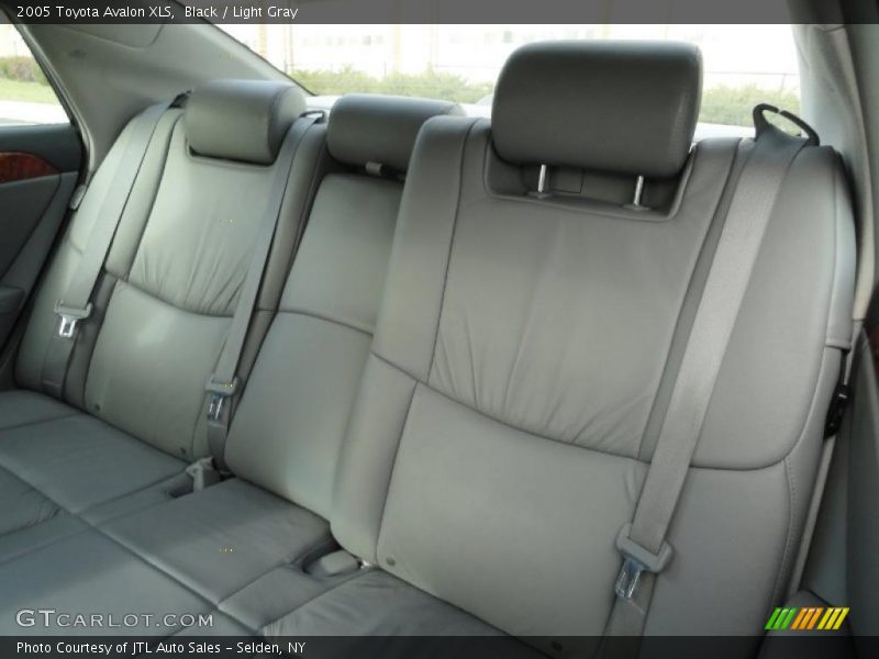 Black / Light Gray 2005 Toyota Avalon XLS