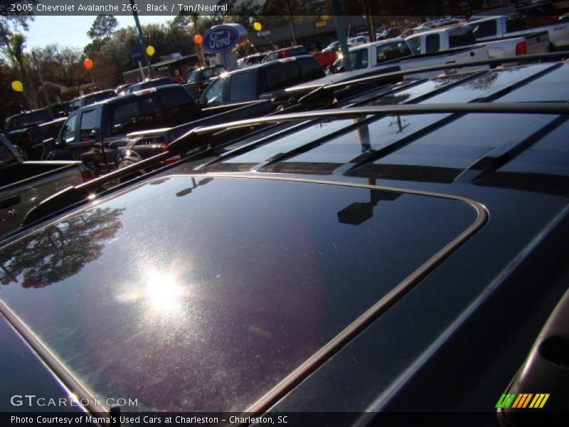 Black / Tan/Neutral 2005 Chevrolet Avalanche Z66