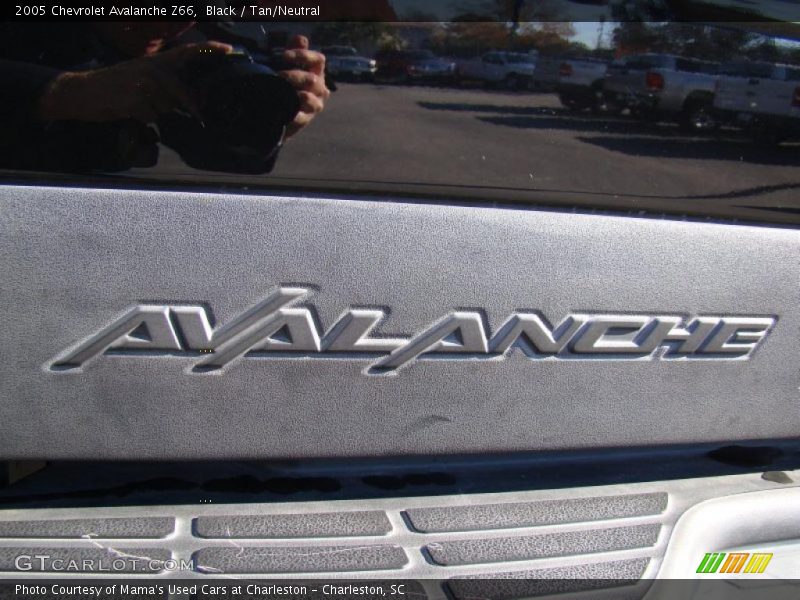 Black / Tan/Neutral 2005 Chevrolet Avalanche Z66
