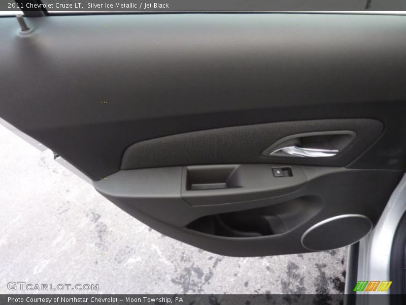 Silver Ice Metallic / Jet Black 2011 Chevrolet Cruze LT