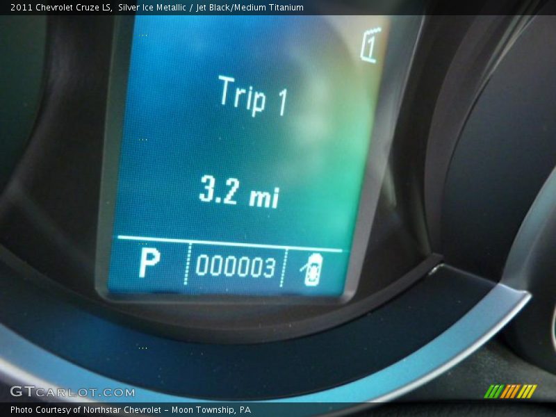 Silver Ice Metallic / Jet Black/Medium Titanium 2011 Chevrolet Cruze LS