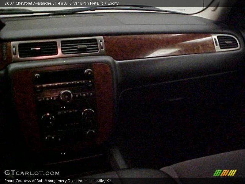 Silver Birch Metallic / Ebony 2007 Chevrolet Avalanche LT 4WD
