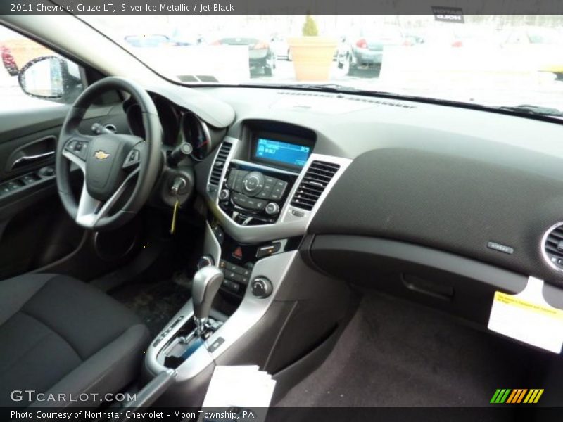 Silver Ice Metallic / Jet Black 2011 Chevrolet Cruze LT