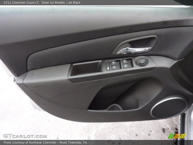 Silver Ice Metallic / Jet Black 2011 Chevrolet Cruze LT