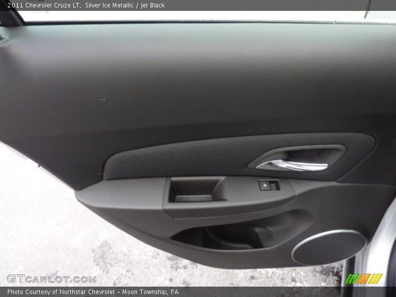 Silver Ice Metallic / Jet Black 2011 Chevrolet Cruze LT