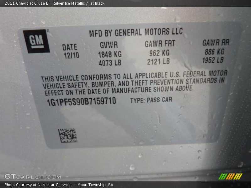 Silver Ice Metallic / Jet Black 2011 Chevrolet Cruze LT