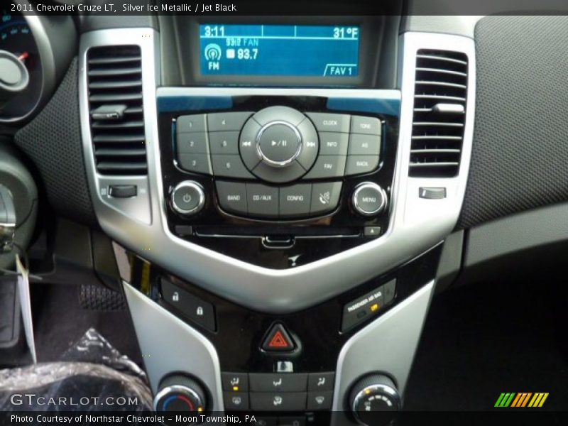 Silver Ice Metallic / Jet Black 2011 Chevrolet Cruze LT