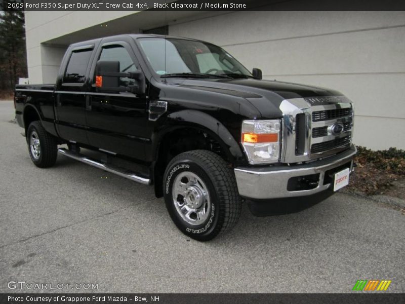 Front 3/4 View of 2009 F350 Super Duty XLT Crew Cab 4x4