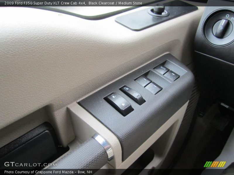 Controls of 2009 F350 Super Duty XLT Crew Cab 4x4