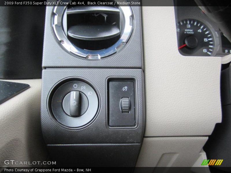 Controls of 2009 F350 Super Duty XLT Crew Cab 4x4
