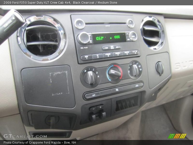 Controls of 2009 F350 Super Duty XLT Crew Cab 4x4