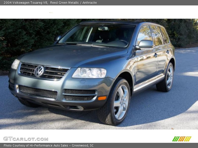 Front 3/4 View of 2004 Touareg V8