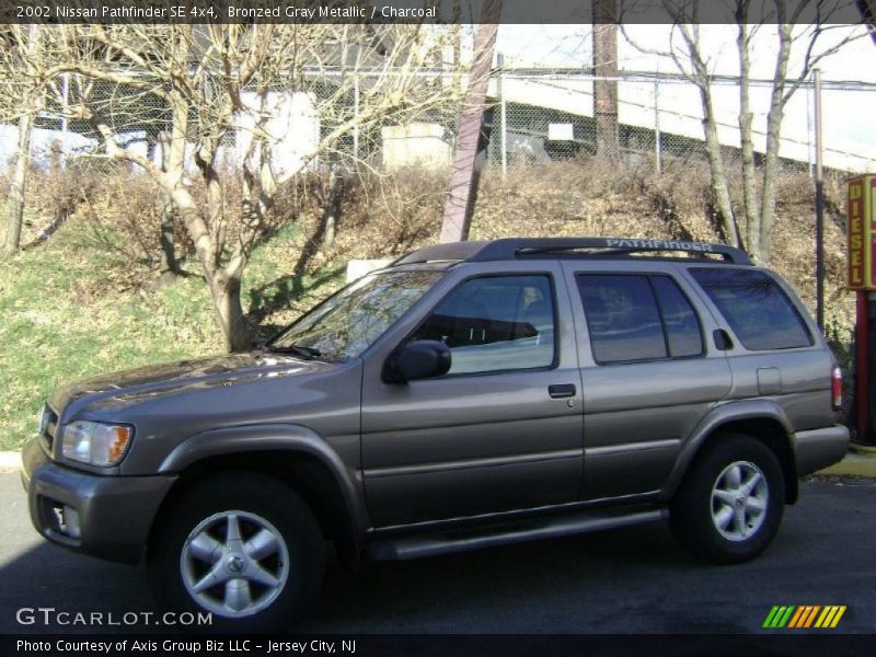 Bronzed Gray Metallic / Charcoal 2002 Nissan Pathfinder SE 4x4