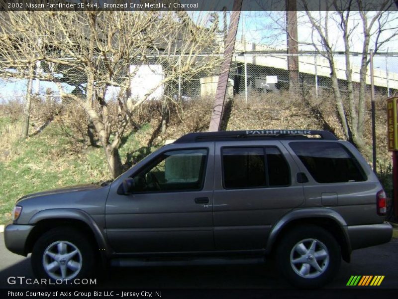 Bronzed Gray Metallic / Charcoal 2002 Nissan Pathfinder SE 4x4