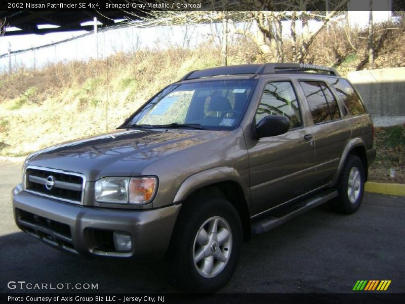 Bronzed Gray Metallic / Charcoal 2002 Nissan Pathfinder SE 4x4