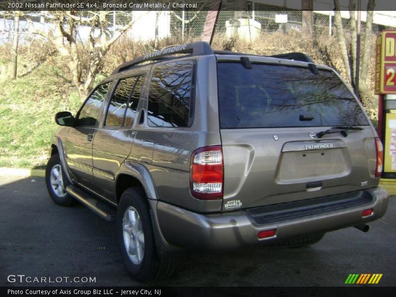Bronzed Gray Metallic / Charcoal 2002 Nissan Pathfinder SE 4x4