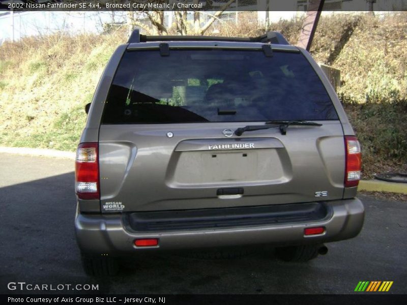 Bronzed Gray Metallic / Charcoal 2002 Nissan Pathfinder SE 4x4