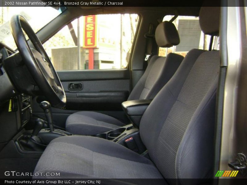 Bronzed Gray Metallic / Charcoal 2002 Nissan Pathfinder SE 4x4