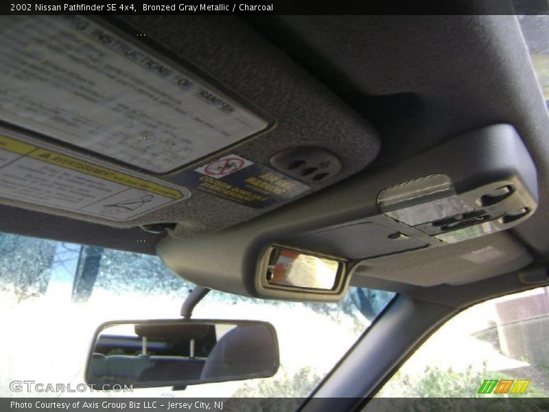 Bronzed Gray Metallic / Charcoal 2002 Nissan Pathfinder SE 4x4