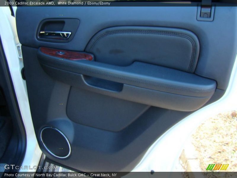 White Diamond / Ebony/Ebony 2009 Cadillac Escalade AWD