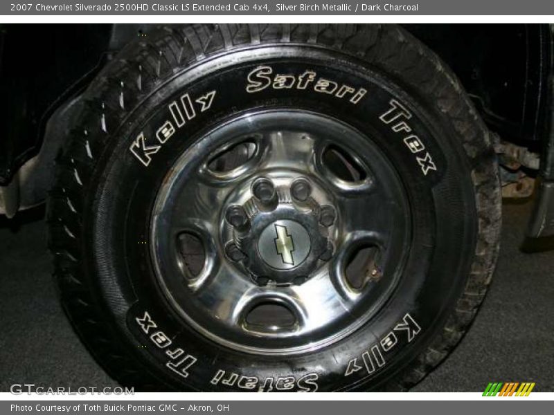 Silver Birch Metallic / Dark Charcoal 2007 Chevrolet Silverado 2500HD Classic LS Extended Cab 4x4