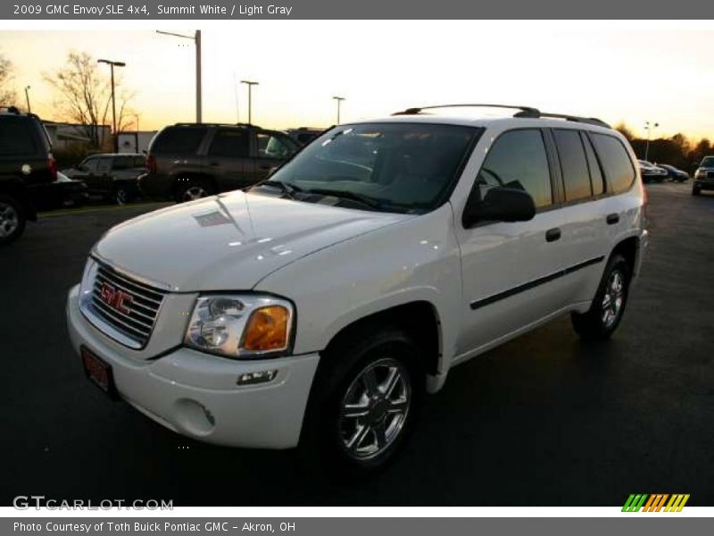 Summit White / Light Gray 2009 GMC Envoy SLE 4x4