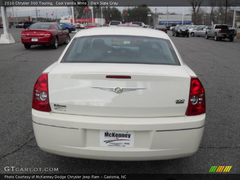 Cool Vanilla White / Dark Slate Gray 2010 Chrysler 300 Touring