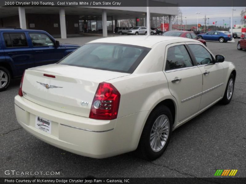 Cool Vanilla White / Dark Slate Gray 2010 Chrysler 300 Touring