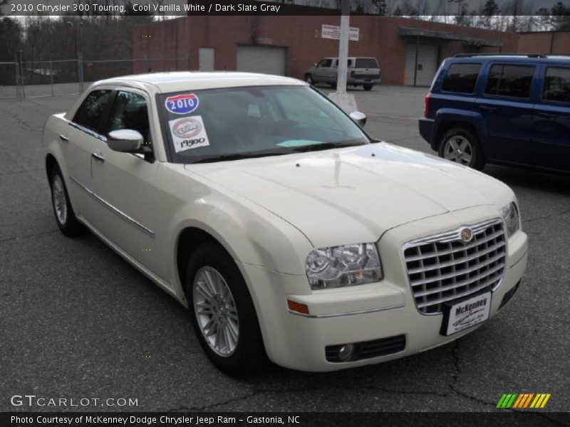 Cool Vanilla White / Dark Slate Gray 2010 Chrysler 300 Touring