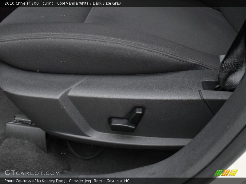 Cool Vanilla White / Dark Slate Gray 2010 Chrysler 300 Touring