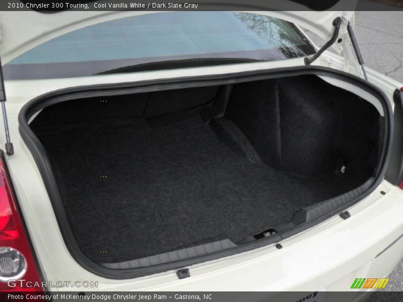 Cool Vanilla White / Dark Slate Gray 2010 Chrysler 300 Touring