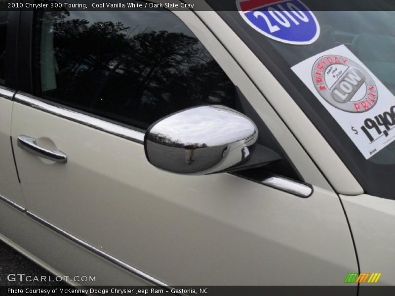 Cool Vanilla White / Dark Slate Gray 2010 Chrysler 300 Touring