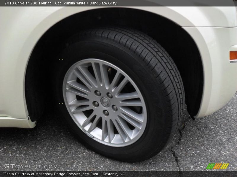 Cool Vanilla White / Dark Slate Gray 2010 Chrysler 300 Touring