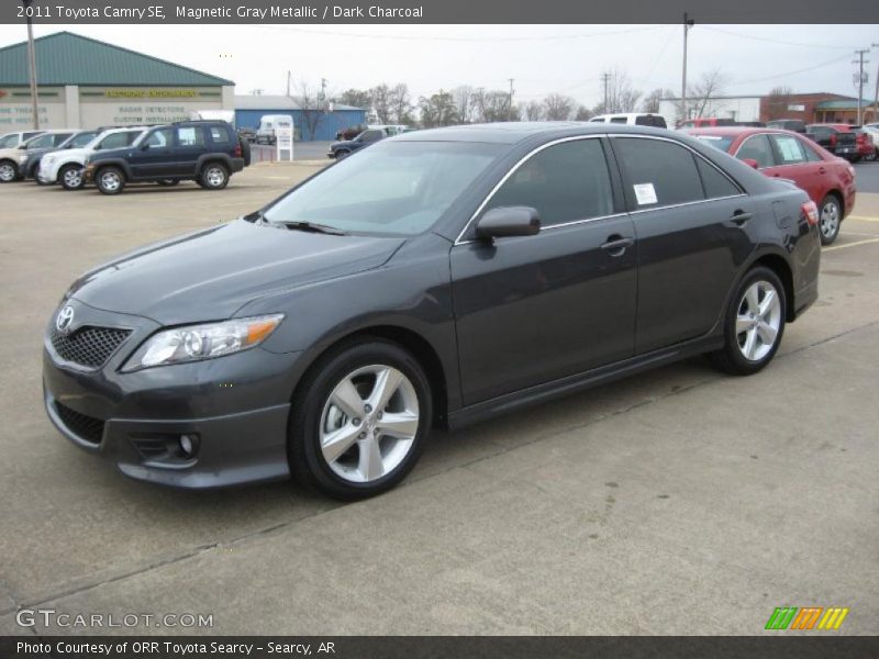 Magnetic Gray Metallic / Dark Charcoal 2011 Toyota Camry SE