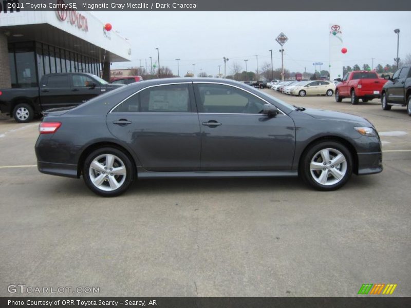 Magnetic Gray Metallic / Dark Charcoal 2011 Toyota Camry SE