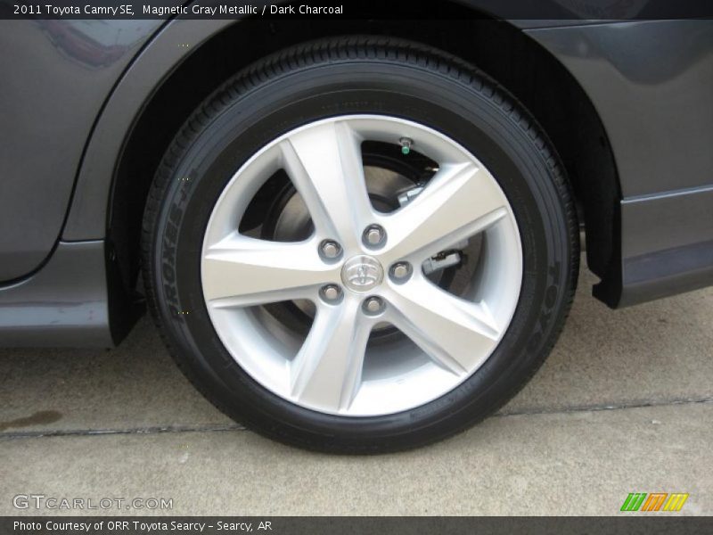 Magnetic Gray Metallic / Dark Charcoal 2011 Toyota Camry SE