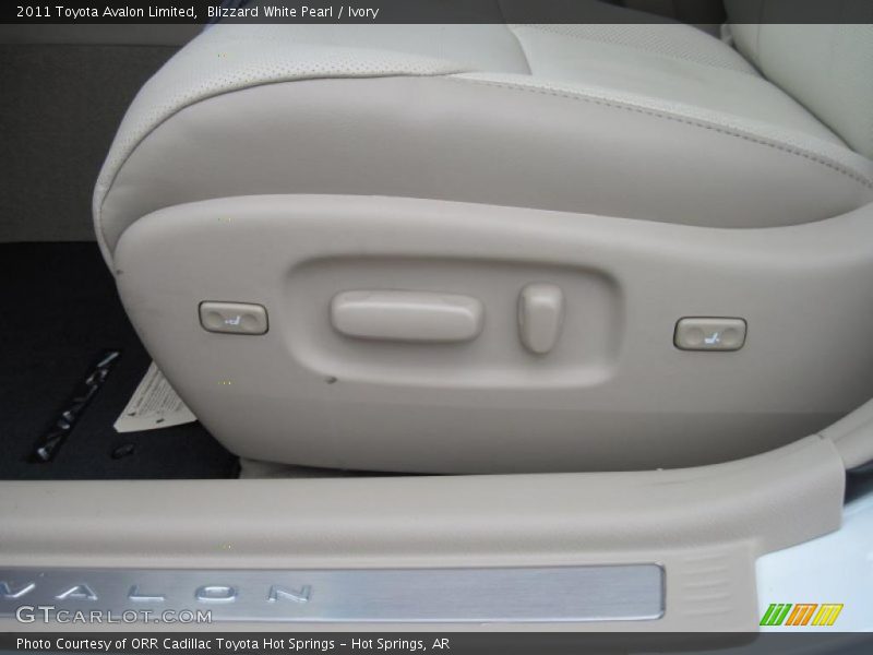 Blizzard White Pearl / Ivory 2011 Toyota Avalon Limited