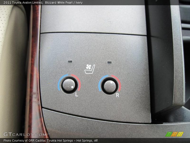 Blizzard White Pearl / Ivory 2011 Toyota Avalon Limited