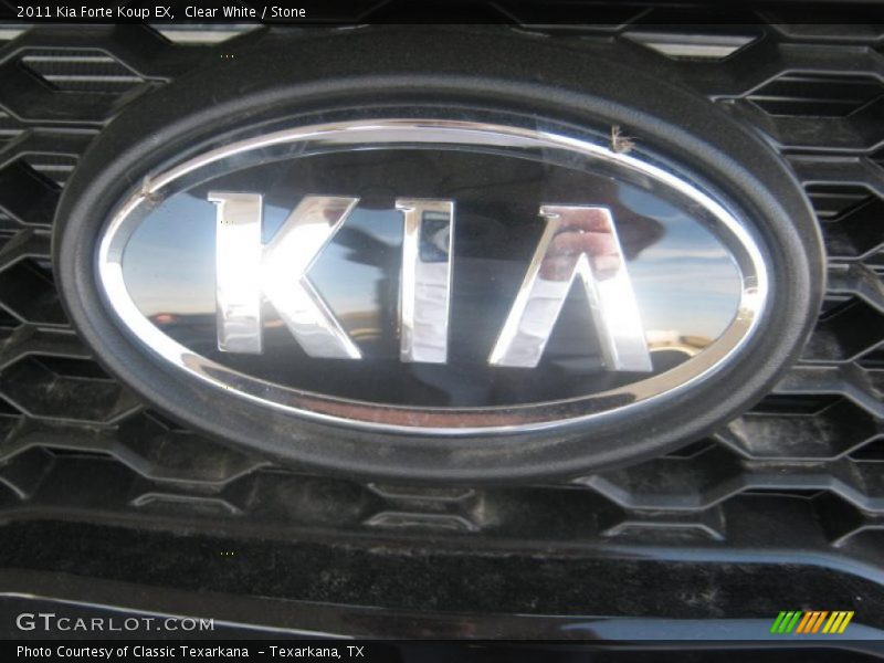 Clear White / Stone 2011 Kia Forte Koup EX