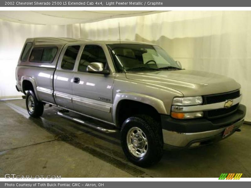 Light Pewter Metallic / Graphite 2002 Chevrolet Silverado 2500 LS Extended Cab 4x4