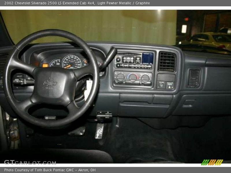 Light Pewter Metallic / Graphite 2002 Chevrolet Silverado 2500 LS Extended Cab 4x4