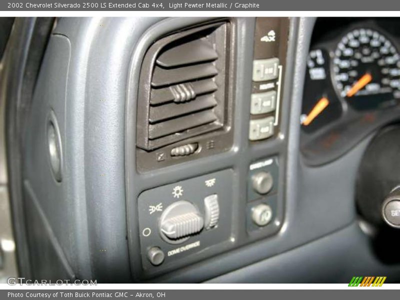 Light Pewter Metallic / Graphite 2002 Chevrolet Silverado 2500 LS Extended Cab 4x4